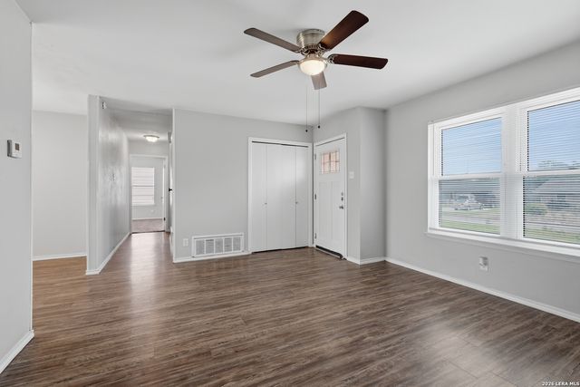206 BALBOA DR, Universal City, TX 78148