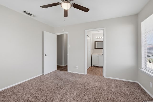 206 BALBOA DR, Universal City, TX 78148