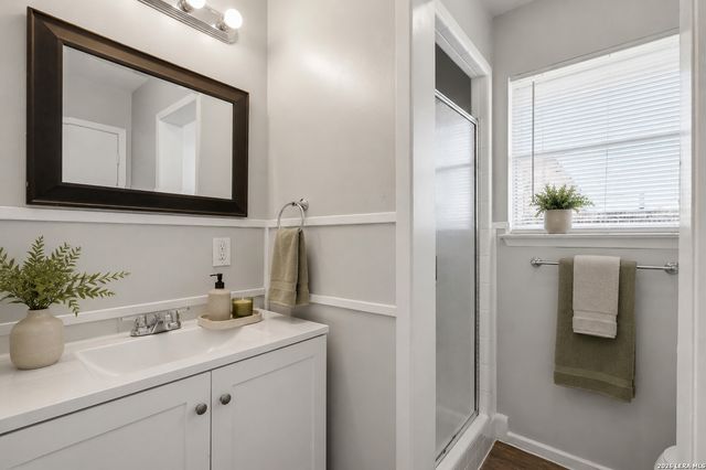 206 BALBOA DR, Universal City, TX 78148