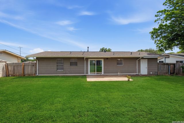 206 BALBOA DR, Universal City, TX 78148