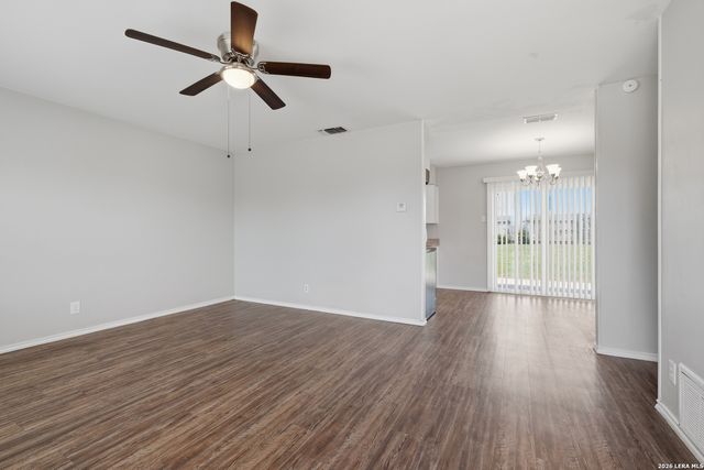 206 BALBOA DR, Universal City, TX 78148
