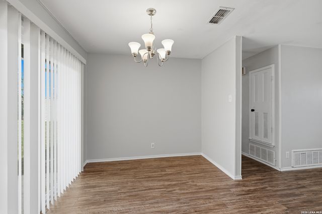 206 BALBOA DR, Universal City, TX 78148
