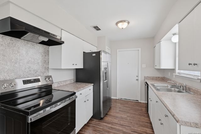 206 BALBOA DR, Universal City, TX 78148