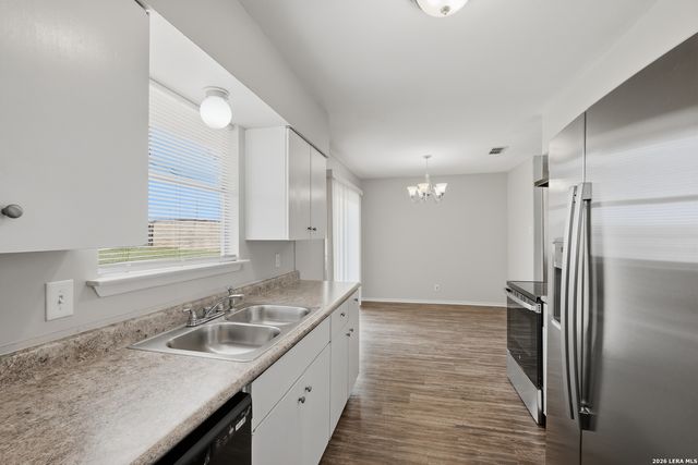 206 BALBOA DR, Universal City, TX 78148
