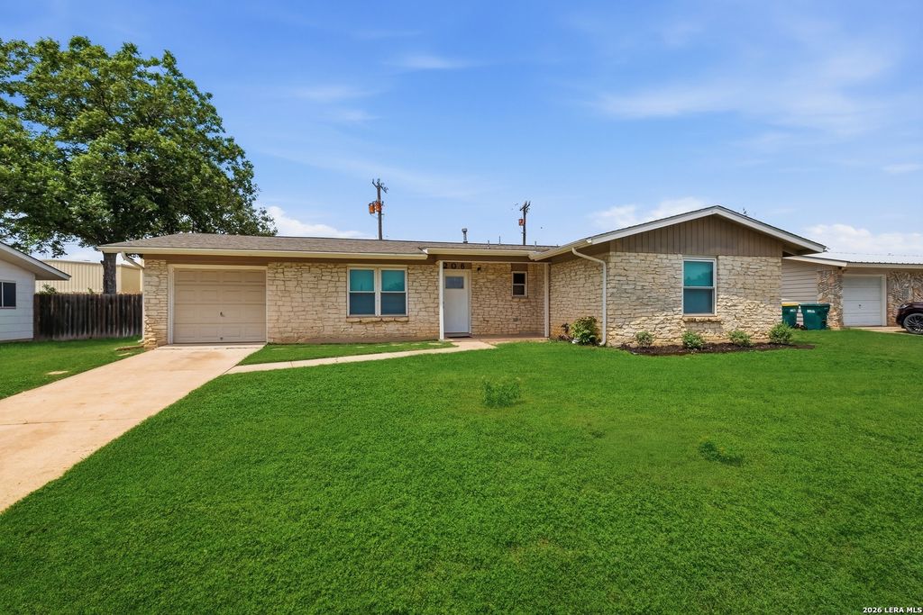 206 BALBOA DR, Universal City, TX 78148