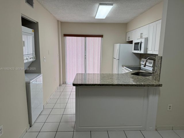 5290 W 21st Ct 403, Hialeah, FL 33016
