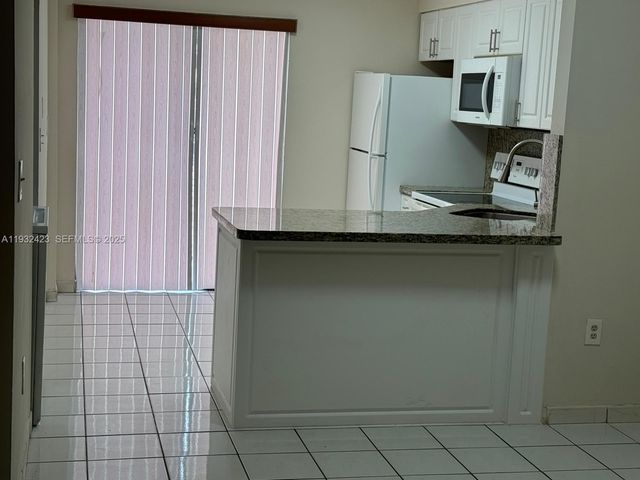 5290 W 21st Ct 403, Hialeah, FL 33016