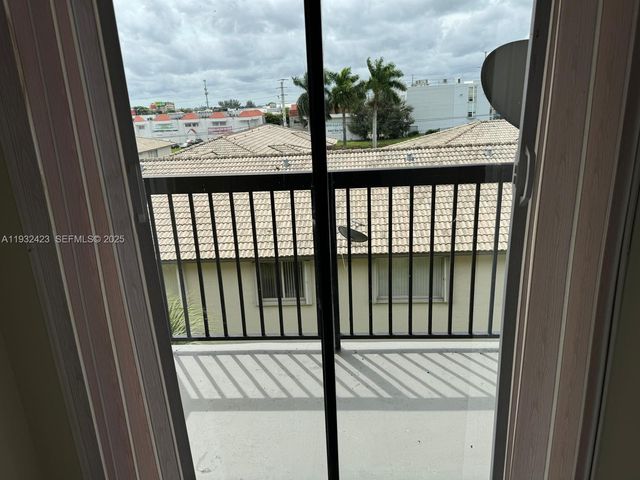 5290 W 21st Ct 403, Hialeah, FL 33016