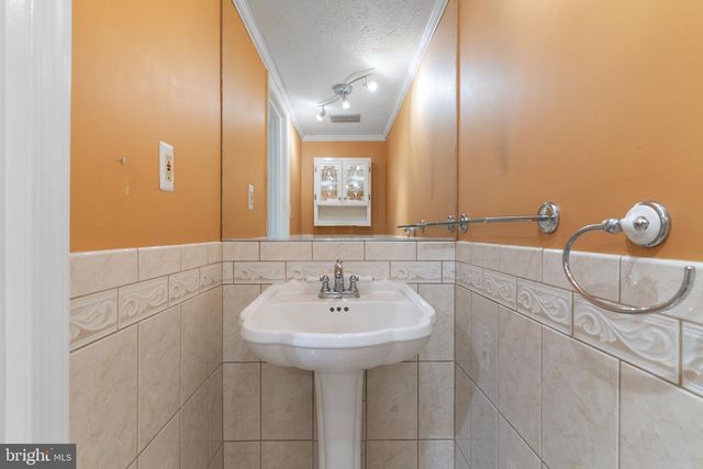 100 ORIOLE LN, La Plata, MD 20646