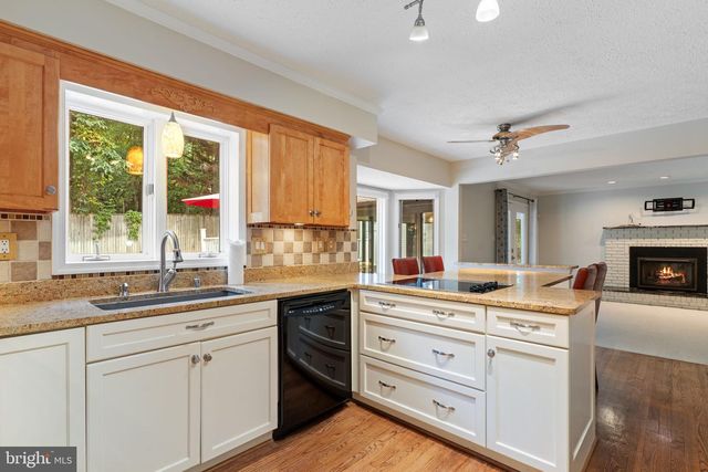 100 ORIOLE LN, La Plata, MD 20646