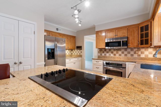 100 ORIOLE LN, La Plata, MD 20646