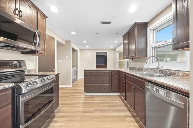 4105 Oakhurst Drive, Fort Wayne, IN 46815