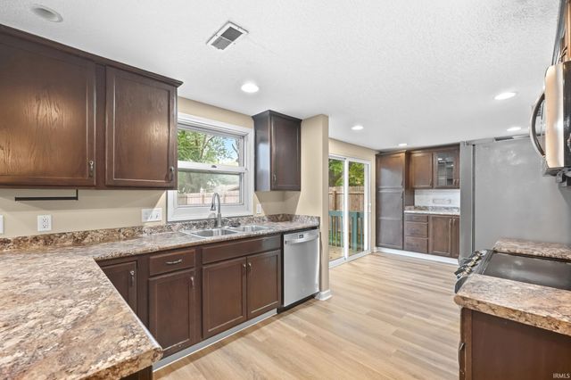 4105 Oakhurst Drive, Fort Wayne, IN 46815
