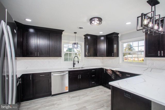 12 ESSEX RD, Grottoes, VA 24441