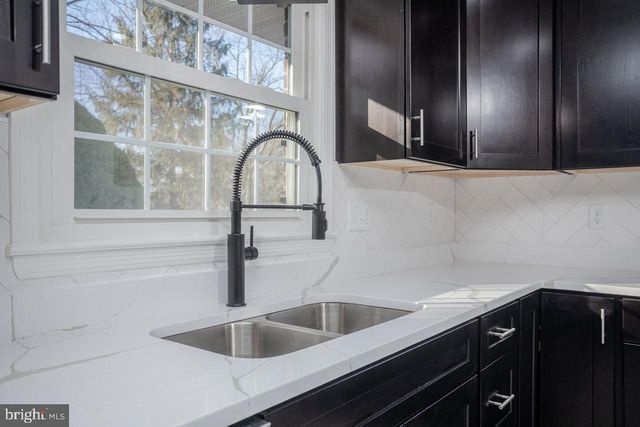 12 ESSEX RD, Grottoes, VA 24441