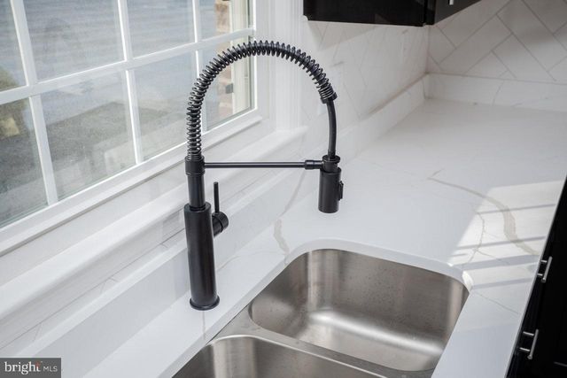 12 ESSEX RD, Grottoes, VA 24441