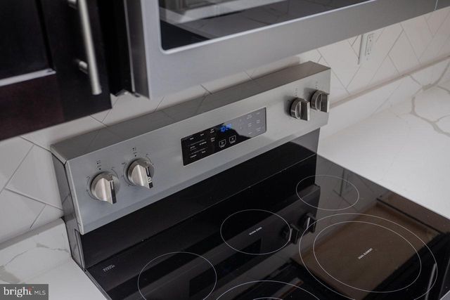 12 ESSEX RD, Grottoes, VA 24441