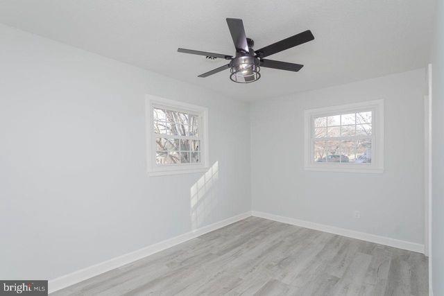 12 ESSEX RD, Grottoes, VA 24441