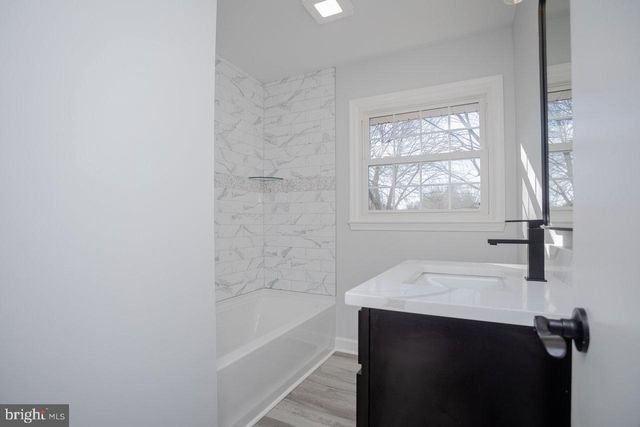 12 ESSEX RD, Grottoes, VA 24441