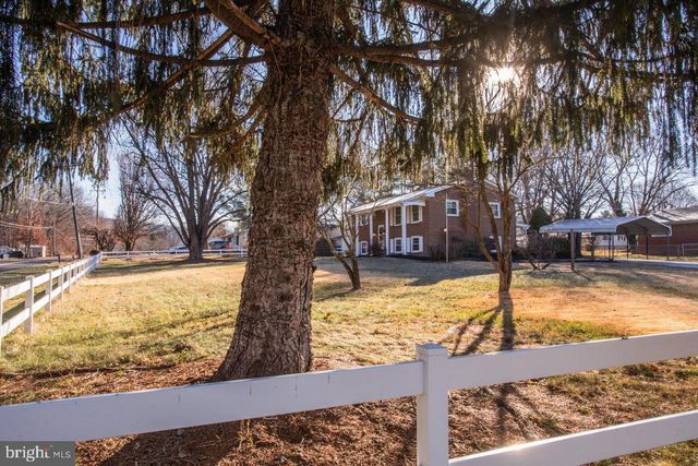 12 ESSEX RD, Grottoes, VA 24441