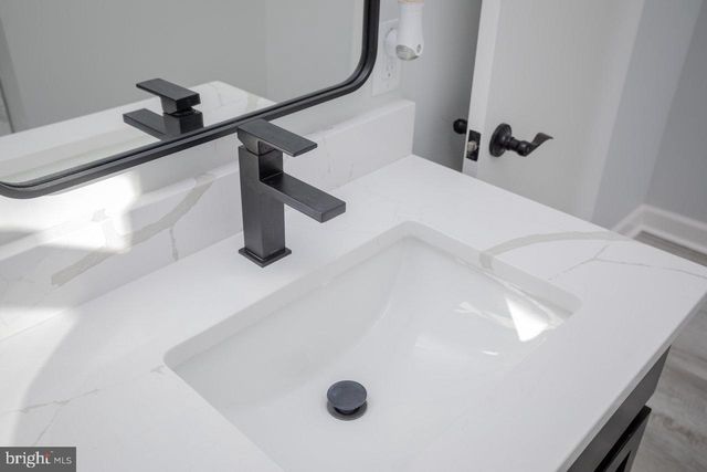 12 ESSEX RD, Grottoes, VA 24441