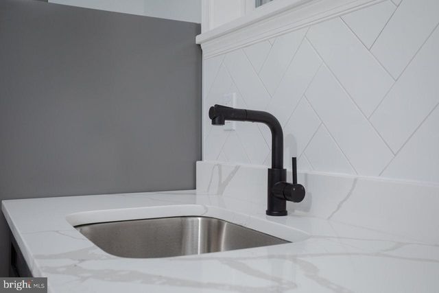 12 ESSEX RD, Grottoes, VA 24441