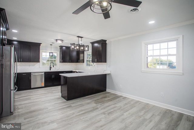 12 ESSEX RD, Grottoes, VA 24441