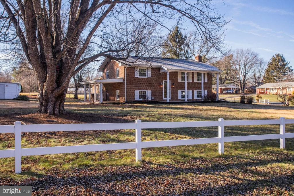 12 ESSEX RD, Grottoes, VA 24441