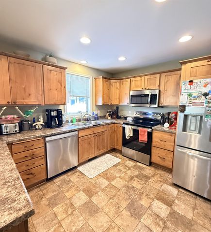 2 Souris Court SE, Minot, ND 58701