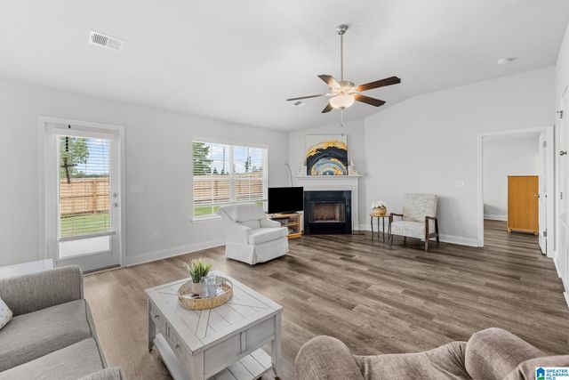 100 PURE LEAF DRIVE, Wilsonville, AL 35186