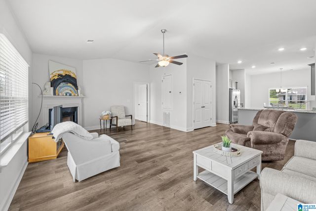 100 PURE LEAF DRIVE, Wilsonville, AL 35186