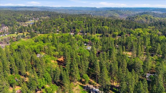 16601 Bristow Ct, Grass Valley, CA 95949