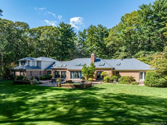 10 Laurel Woods Drive, Upper Brookville, NY 11771