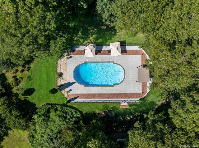 10 Laurel Woods Drive, Upper Brookville, NY 11771