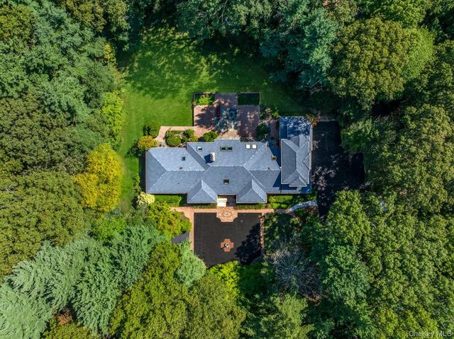 10 Laurel Woods Drive, Upper Brookville, NY 11771