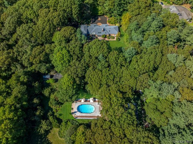10 Laurel Woods Drive, Upper Brookville, NY 11771