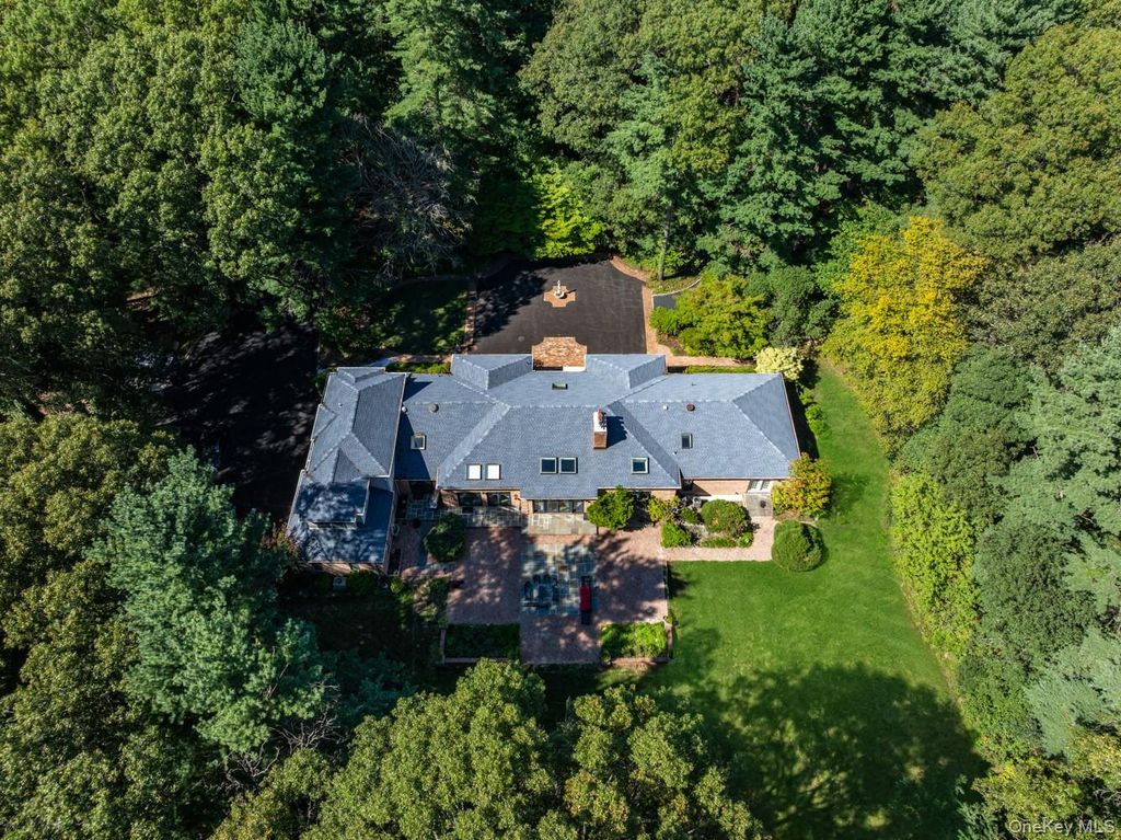 10 Laurel Woods Drive, Upper Brookville, NY 11771 — photo 2