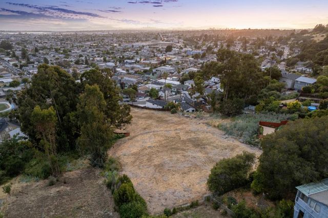 2900 Parker Avenue, Oakland, CA 94605