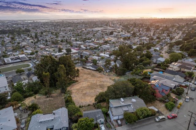 2900 Parker Avenue, Oakland, CA 94605