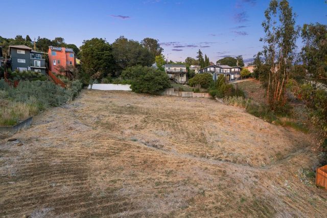 2900 Parker Avenue, Oakland, CA 94605