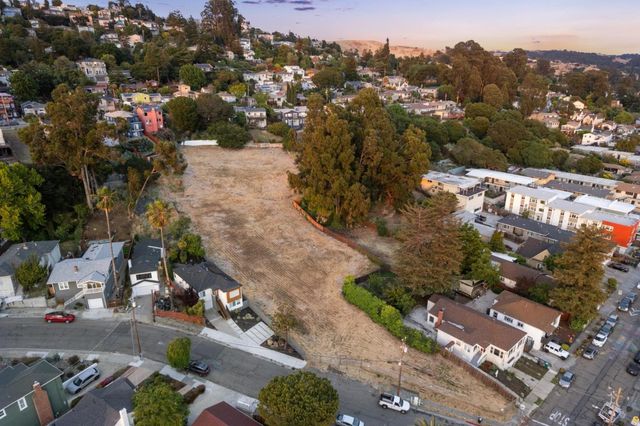 2900 Parker Avenue, Oakland, CA 94605