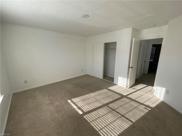 2219 Holly Berry LN, Chesapeake, VA 23325