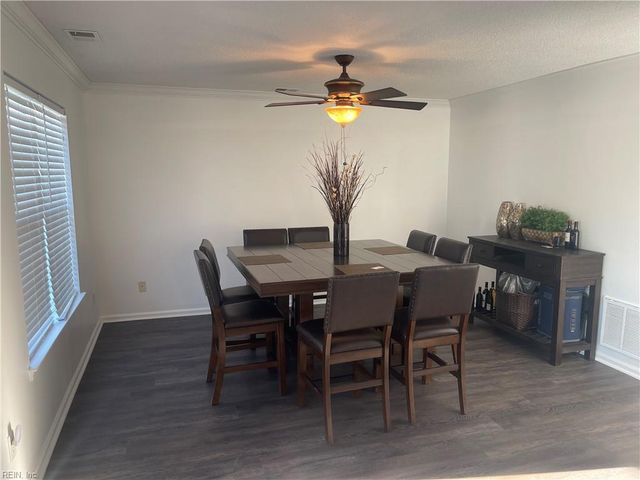 2219 Holly Berry LN, Chesapeake, VA 23325