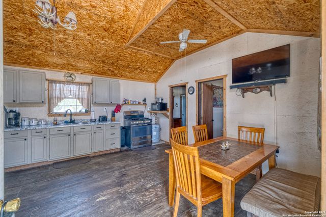 1024 Sd 63005, Rocksprings, TX 78880