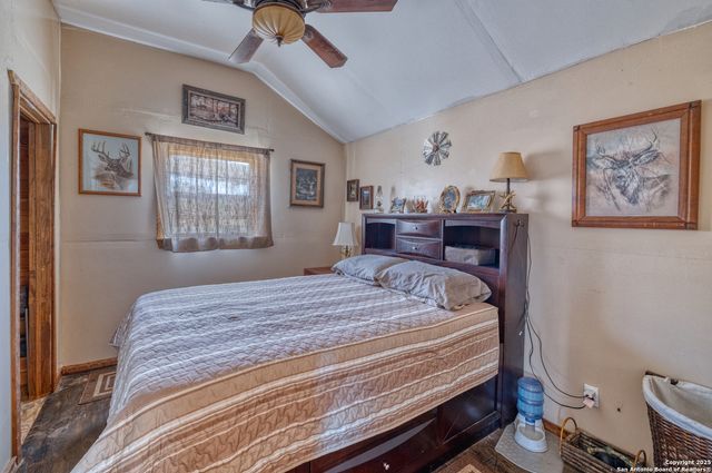 1024 Sd 63005, Rocksprings, TX 78880