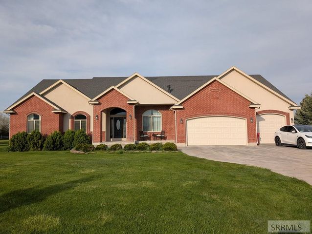 9232 N Mapleview Drive, Idaho Falls, ID 83401