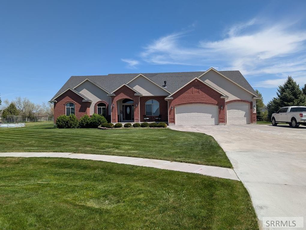 9232 N Mapleview Drive, Idaho Falls, ID 83401