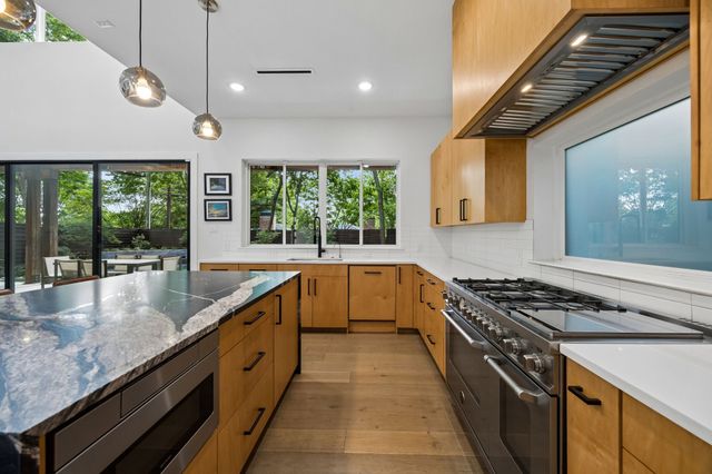10450 Solta Drive, Dallas, TX 75218