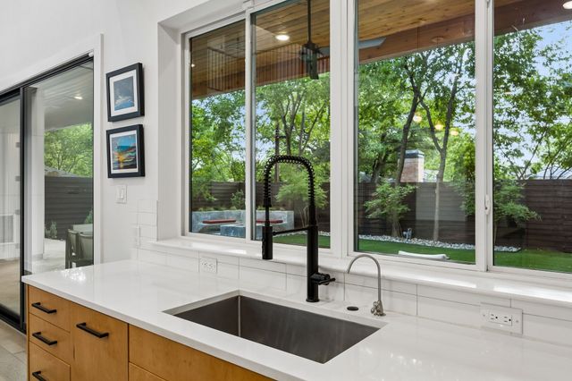 10450 Solta Drive, Dallas, TX 75218
