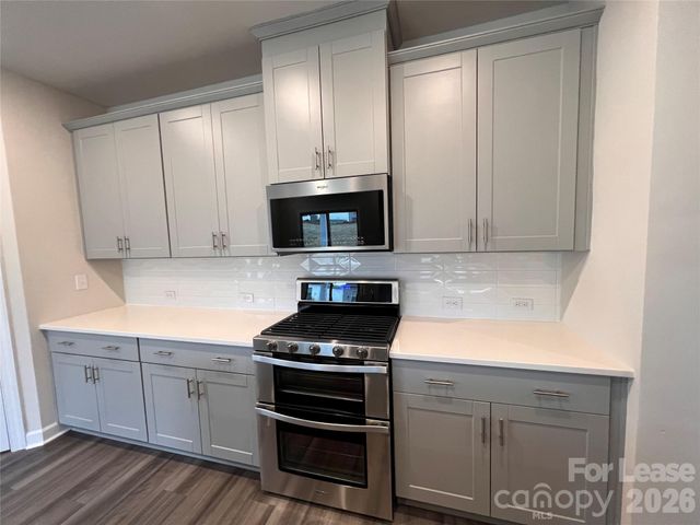 9850 Festival Way, Charlotte, NC 28215